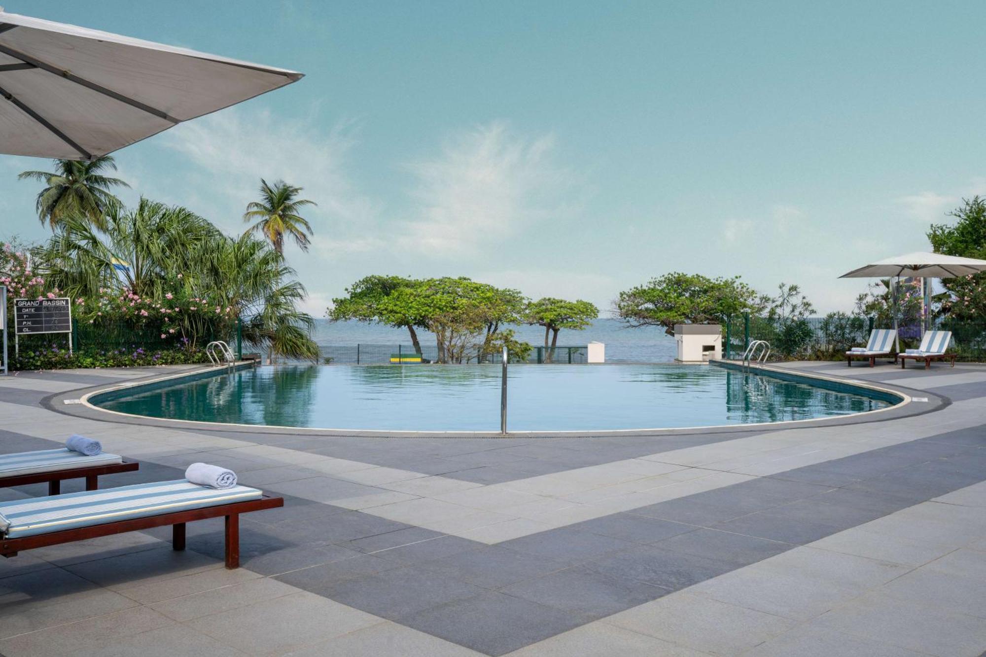 Radisson Blu Okoume Palace Hotel, Libreville Exterior photo