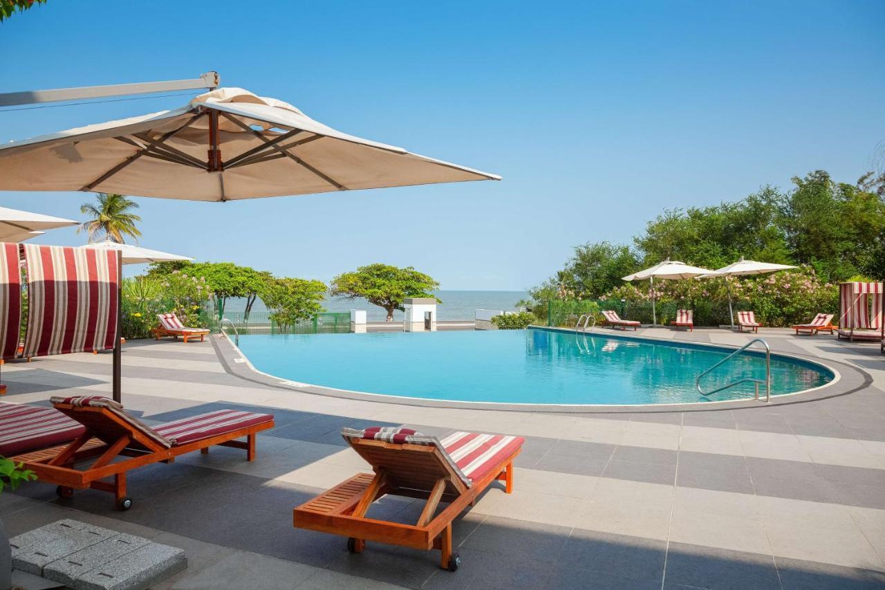 Radisson Blu Okoume Palace Hotel, Libreville Exterior photo